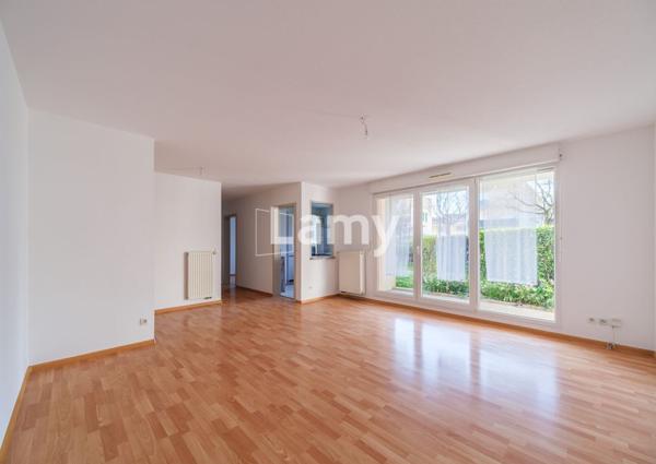 Appartement 3 pièces en rez-de-chaussée avec terrasse et garage