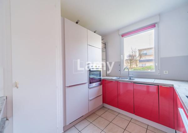 Appartement 3 pièces en rez-de-chaussée avec terrasse et garage