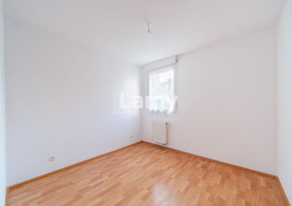 Appartement 3 pièces en rez-de-chaussée avec terrasse et garage