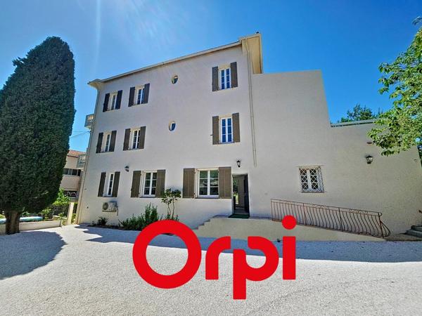 Appartement à vendre    3 pièces • 92 m2 Bandol