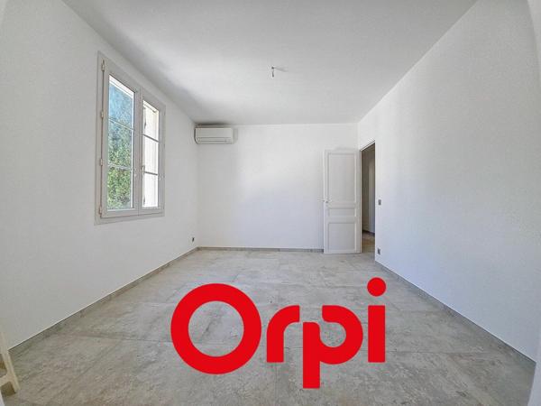 Appartement à vendre    3 pièces • 92 m2 Bandol