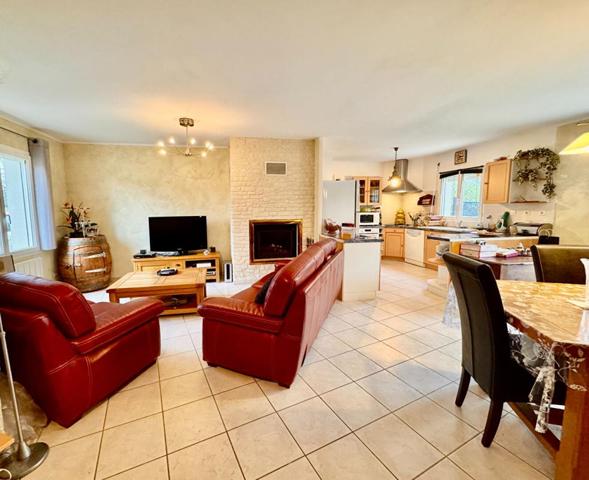 Maison 4 chambres, dépendances et grand terrain