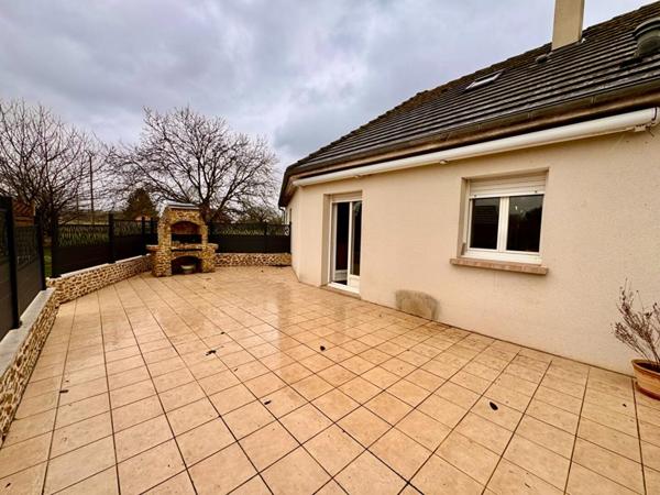 Maison 4 chambres, dépendances et grand terrain