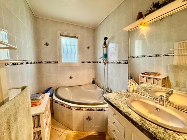 Maison 4 chambres, dépendances et grand terrain