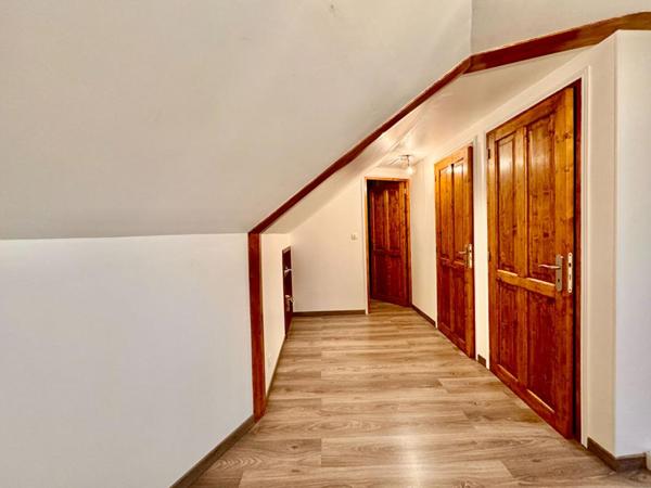 Maison 4 chambres, dépendances et grand terrain