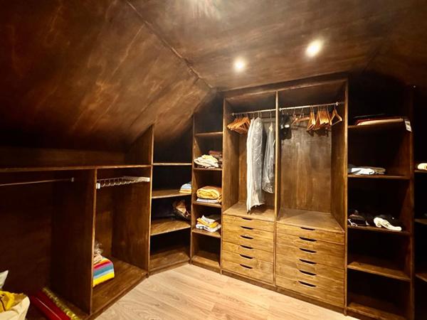 Maison 4 chambres, dépendances et grand terrain