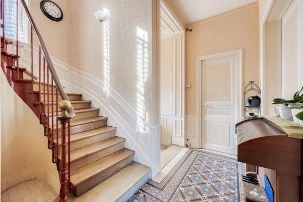 Maison de Maître au cœur de Meaux + Dépendances