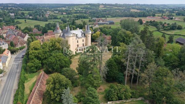 Monumental château ISMH à vendre dans le Berry