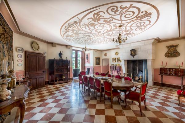 Monumental château ISMH à vendre dans le Berry