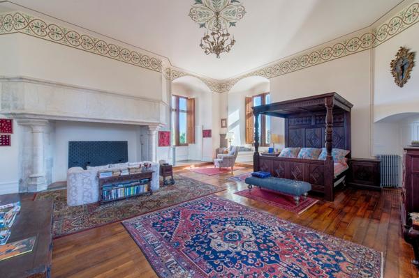 Monumental château ISMH à vendre dans le Berry