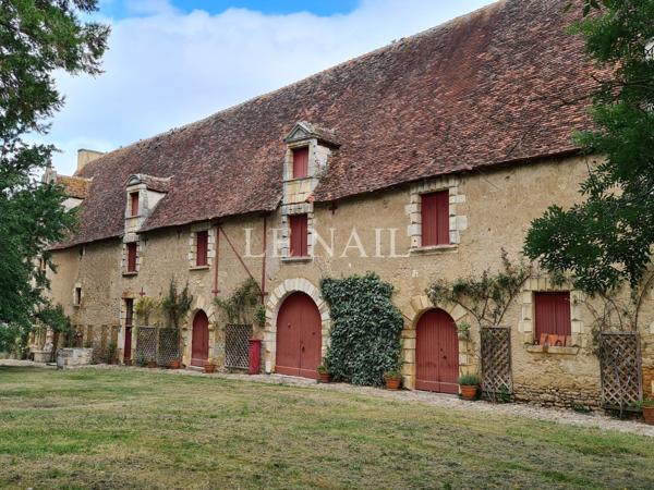 Monumental château ISMH à vendre dans le Berry