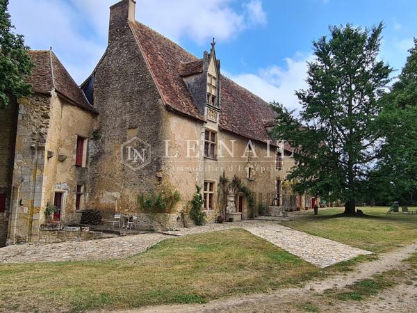 Monumental château ISMH à vendre dans le Berry
