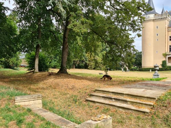 Monumental château ISMH à vendre dans le Berry