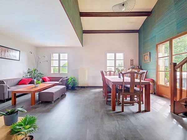 Exclusivité Nestenn. Grand maison familiale 6 pièces de 158m² sur un terrain arboré et piscinable de 700m²