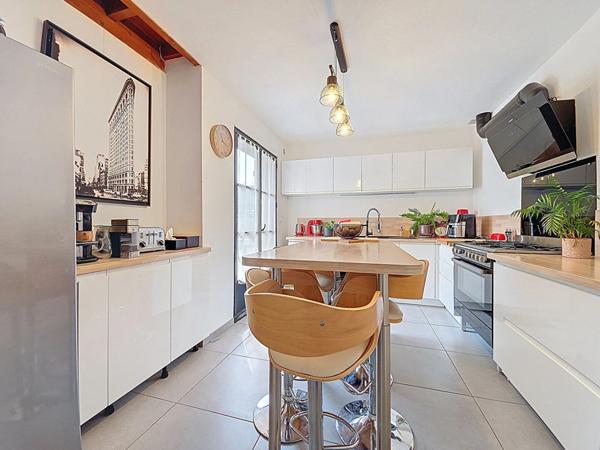 Exclusivité Nestenn. Grand maison familiale 6 pièces de 158m² sur un terrain arboré et piscinable de 700m²