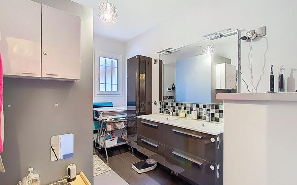 Maison à vendre    4 pièces •  Beyrie-en-Béarn