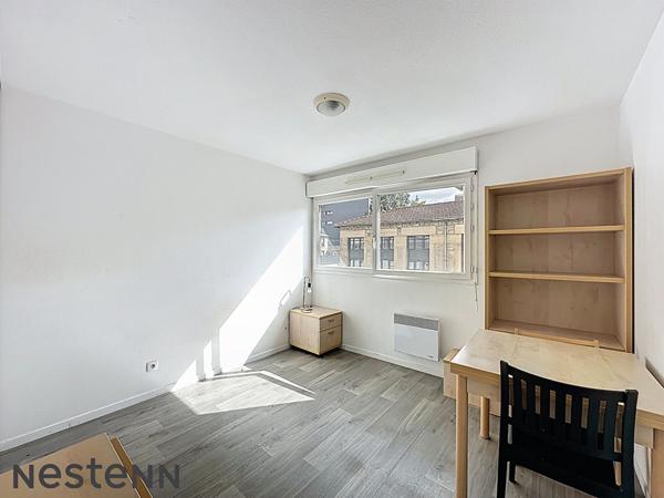 Studio - avec stationnement - proche écoles à Saint-Etienne