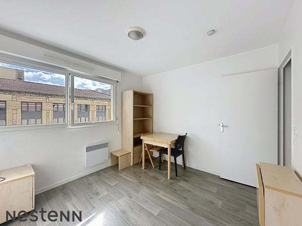 Studio - avec stationnement - proche écoles à Saint-Etienne