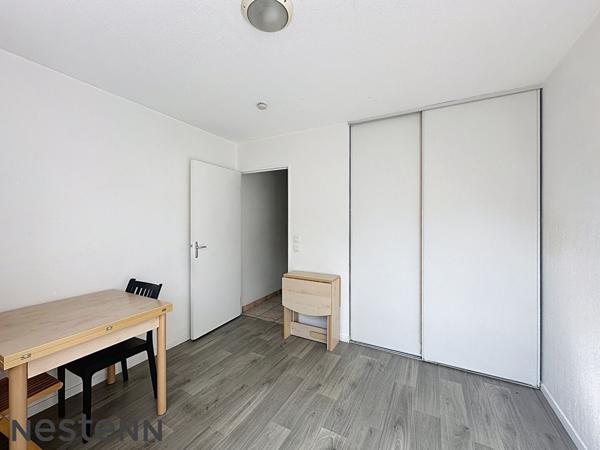 Studio - avec stationnement - proche écoles à Saint-Etienne