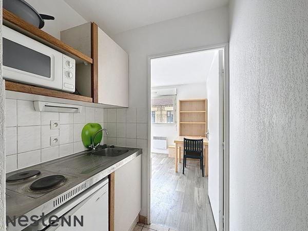 Studio - avec stationnement - proche écoles à Saint-Etienne