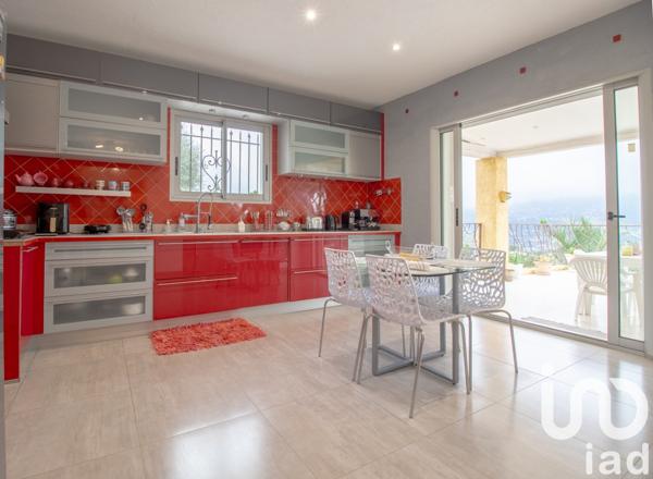 Maison 10 pièces de 370 m² à Colomars (06670)