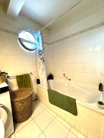 Bel appartement de 2 pièces + Asc + Balcon dans résidence récente...