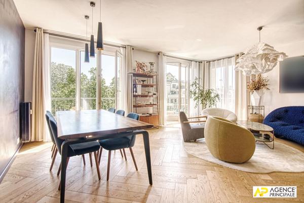 Versailles Rive-Droite Appartement 5 pièces 138.32 m² au sol situé au 1er étage avec ascenseur, balcon de 14 m² cave et parking €970 000 ** - Référence 27450