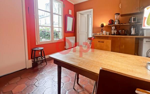 Appartement à vendre    3 pièces • 58 m2 Paris 10