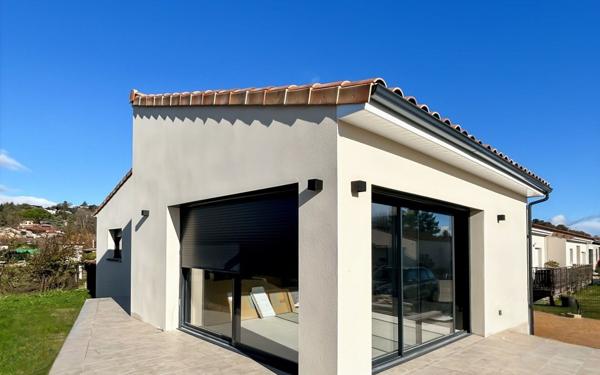 Maison à louer    4 pièces •  Saint-Donat-sur-l'Herbasse