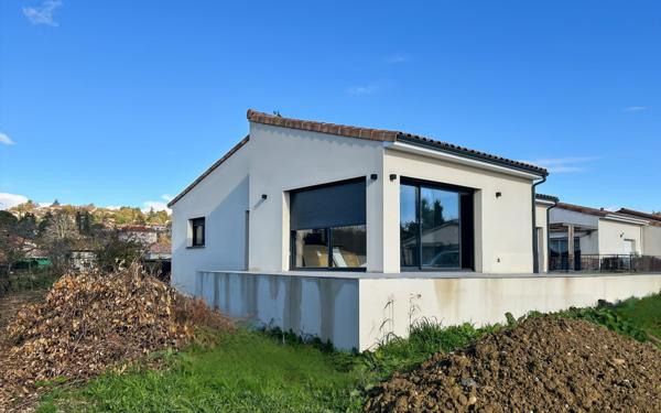 Maison à louer    4 pièces •  Saint-Donat-sur-l'Herbasse