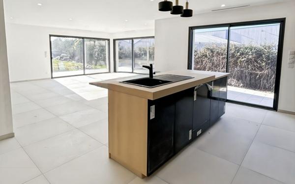 Maison à louer    4 pièces •  Saint-Donat-sur-l'Herbasse