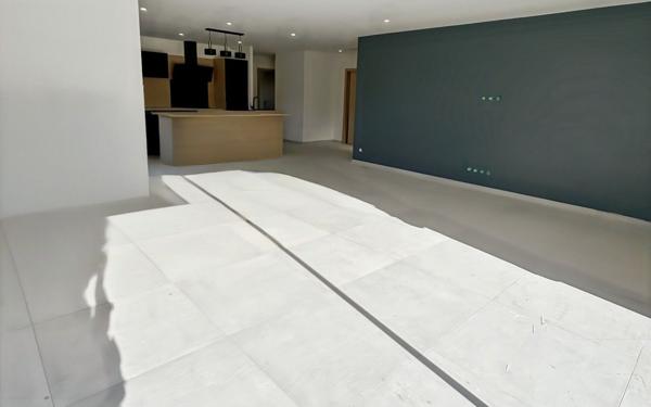 Maison à louer    4 pièces •  Saint-Donat-sur-l'Herbasse