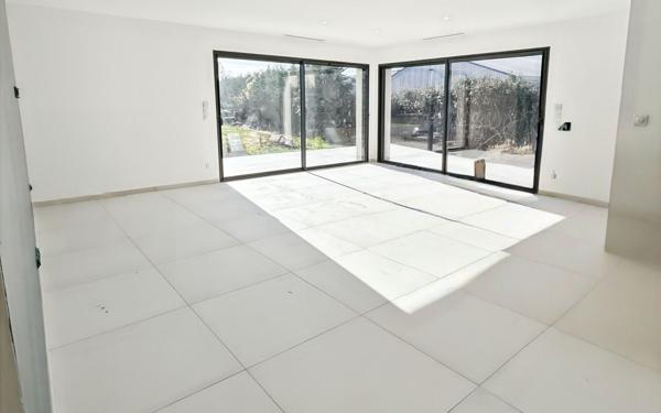 Maison à louer    4 pièces •  Saint-Donat-sur-l'Herbasse