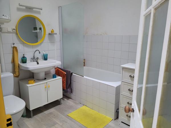 ROCHEFORT hyper centre appartement au 2ème de 57 m² de type 3 avec cave privative