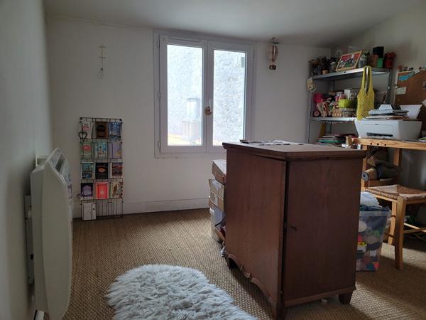 ROCHEFORT hyper centre appartement au 2ème de 57 m² de type 3 avec cave privative