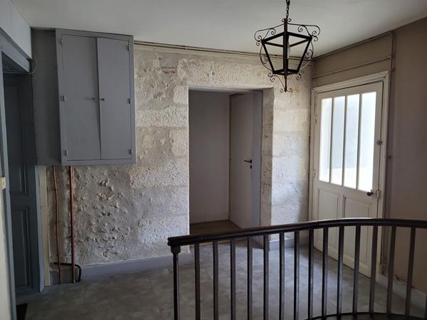 ROCHEFORT hyper centre appartement au 2ème de 57 m² de type 3 avec cave privative