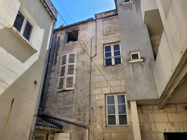 ROCHEFORT hyper centre appartement au 2ème de 57 m² de type 3 avec cave privative