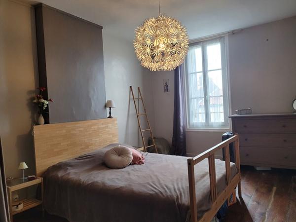 ROCHEFORT hyper centre appartement au 2ème de 57 m² de type 3 avec cave privative