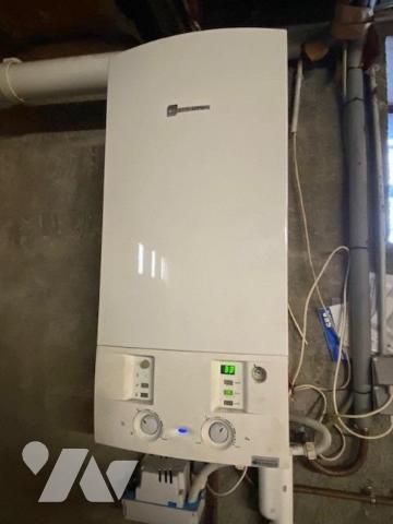 En exclusivité, maison de ville mitoyenne avec grande terrasse de 50m² environ et dépendances, datan