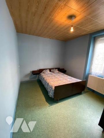 En exclusivité, maison de ville mitoyenne avec grande terrasse de 50m² environ et dépendances, datan