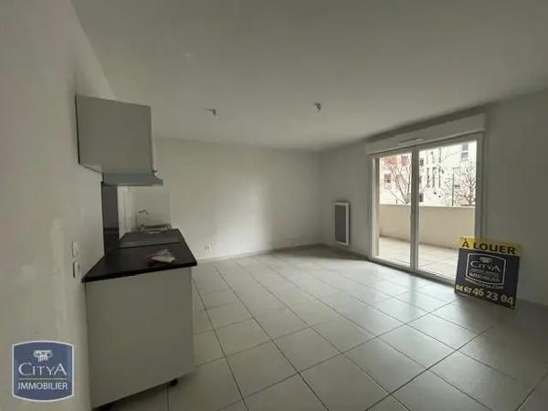 Appartement à louer 2 pièces 42.7m² Frontignan (34110)