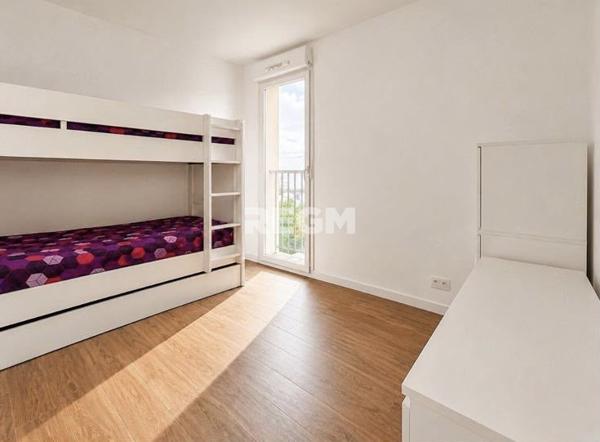 Grand F3 dans un immeuble de standing, où il fait bon vivre, avec terrasse et parking