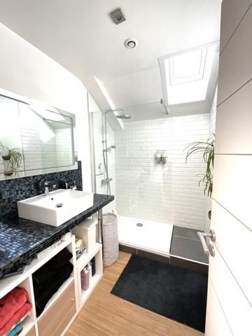 LOFT de 87 m2 avec parking et terrasse, en rez de chaussée