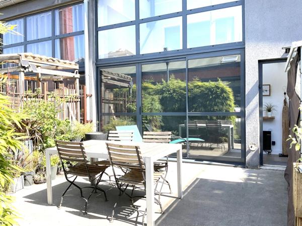 LOFT de 87 m2 avec parking et terrasse, en rez de chaussée