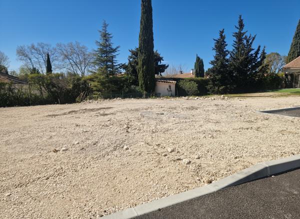Terrain viabilisé à vendre à Saint Cannat - Réf. VP0367--AAI