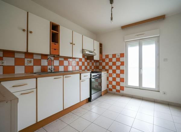 Appartement Metz 1 pièce(s) 30 m2 - kitchenette - accès cour - cave