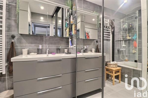 Appartement 3 pièces de 73 m² à Le Lavandou (83980)