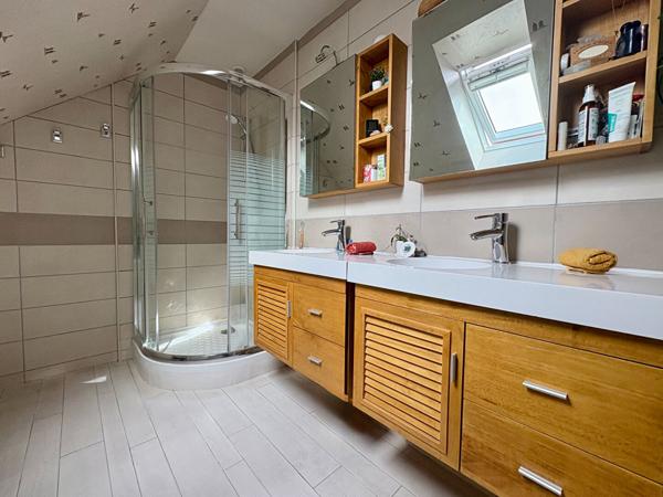 Vente                                                      Maison
                        
                     5 pièces                      96 m2                     à Villejust