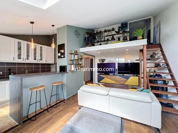Vente                                                      Appartement
                        
                     3 pièces                      61 m2                     à Créteil