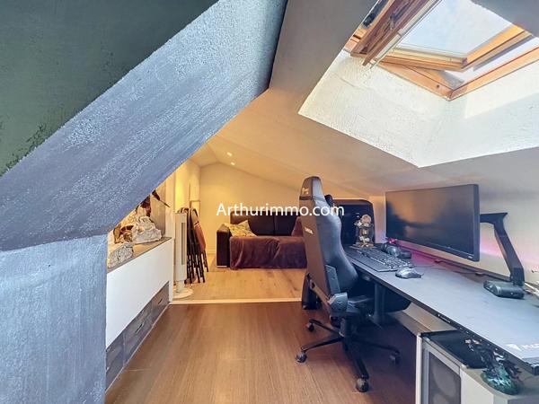 Vente                                                      Appartement
                        
                     3 pièces                      61 m2                     à Créteil